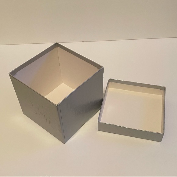 Neiman Marcus Gift Box - Picture 3 of 3